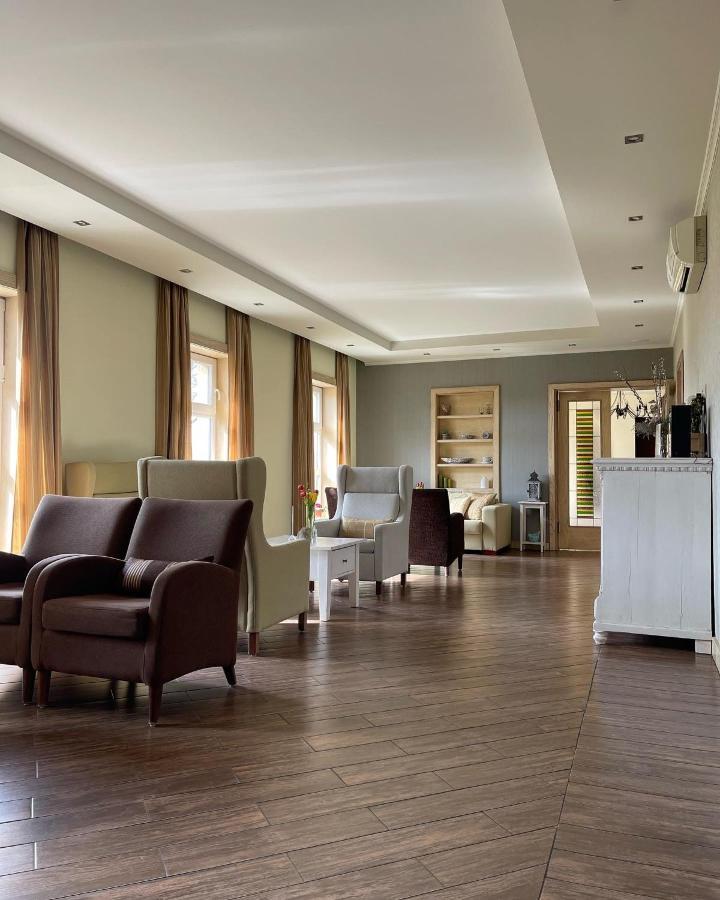 Diva Kacica Restaurant & Pansion Hotell Komárno Exteriör bild