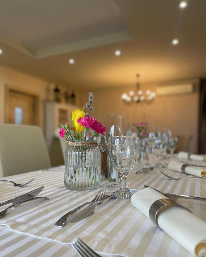 Diva Kacica Restaurant & Pansion Hotell Komárno Exteriör bild