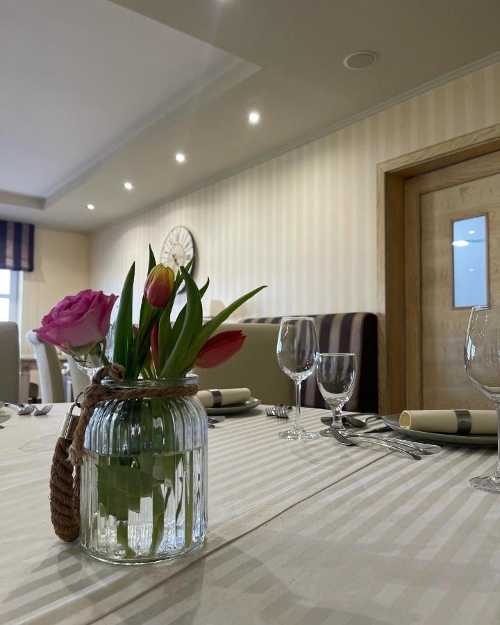Diva Kacica Restaurant & Pansion Hotell Komárno Exteriör bild