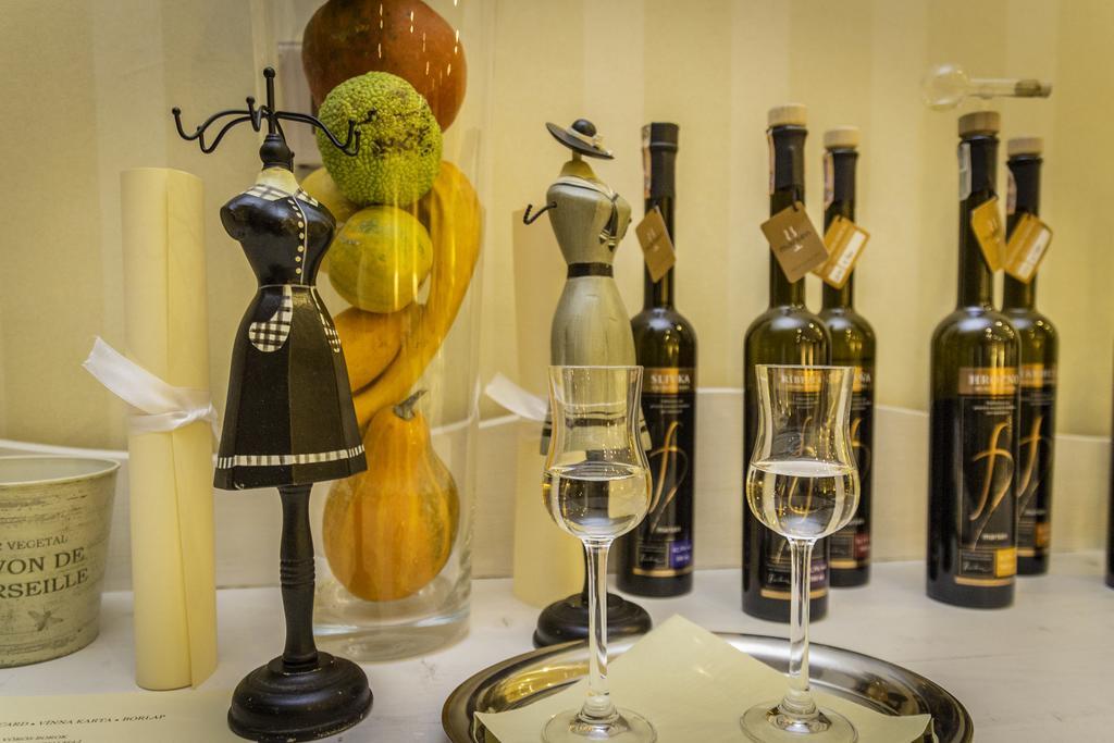 Diva Kacica Restaurant & Pansion Hotell Komárno Exteriör bild